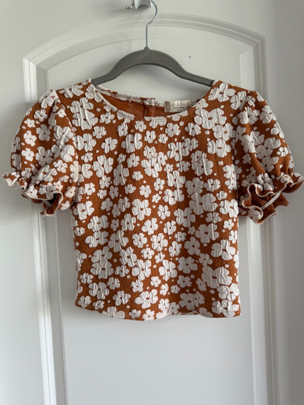 Altar'd State Rust Floral Puff-Sleeve Crop Top - White